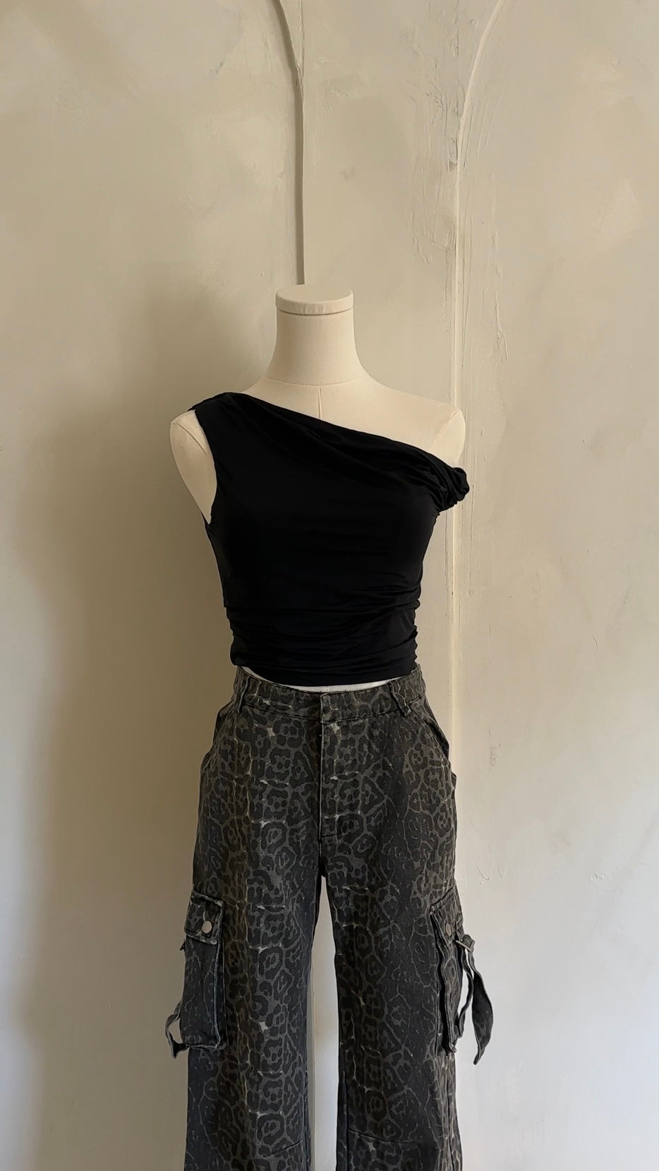SUBTLE SLAY TOP